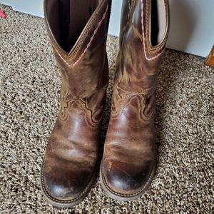 Ariat boots 8.5 wide